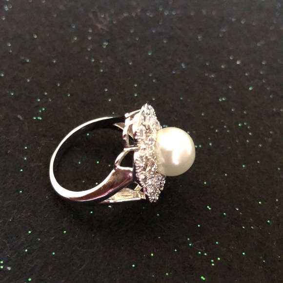 Ring - Picture 2 of 5